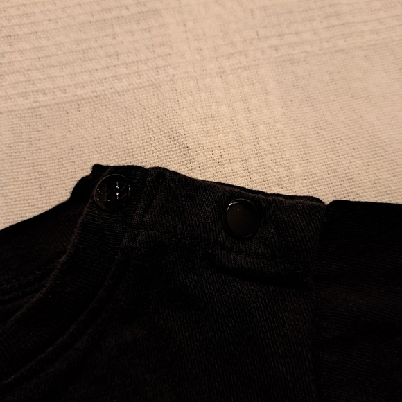 Under Armour boys 6-9 months black body suit, snaps on the shoulder and bottom, - Picture 3 of 5